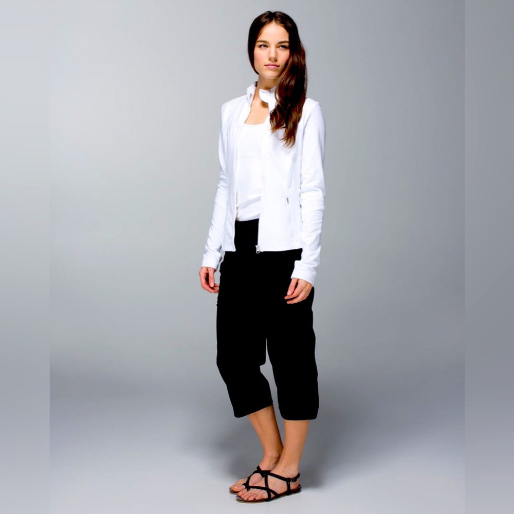 Lululemon Women's Dance Studio Crop Pants Great condition no tags